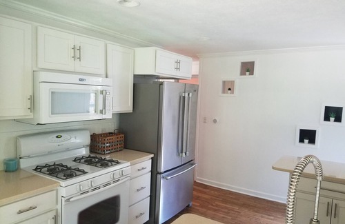 Holland House | Walk To The Beach, Hiking And Parks