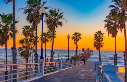 Townsite House | Walk to the Beach Luxury Roof Deck Sunset View