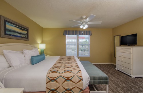 Galveston Villa | Walk to the Beach. Pool & Hot Tub. Mini Golf