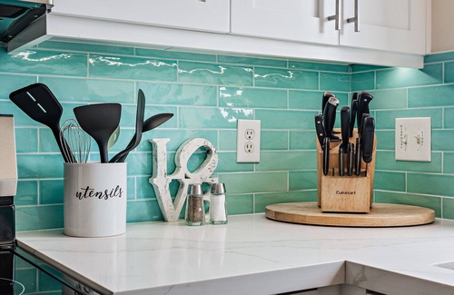 Bella Vista Condo | Walk to the beach, shopping, restaurants, and more! ❤️💛💚