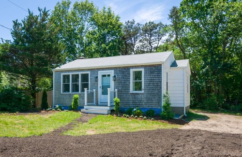 East Sandwich House | Walk to the beach from this classy and compact cottage