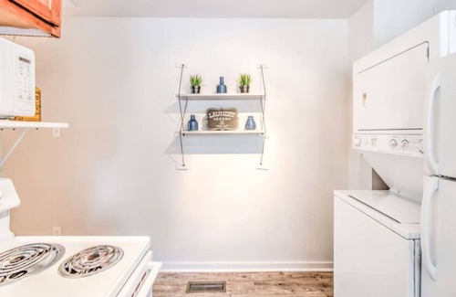 Midtown Apartment | Walk to the best of Midtown! Charming Cottage
