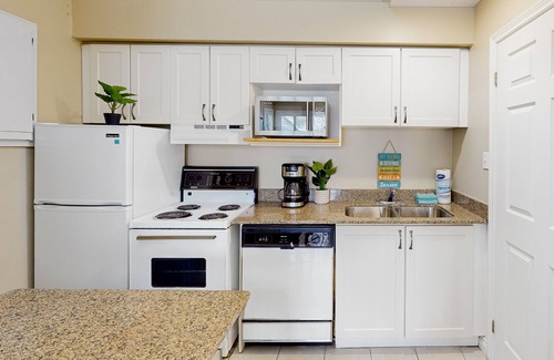 Craigleith House | Walk to the chair lift Lofty condo w/shared pool & tennis - dogs OK