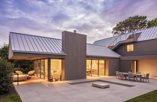 Montauk House | Walk to the Ditch Plains Beach from this 5 bedroom Spacious Modern Surf House!