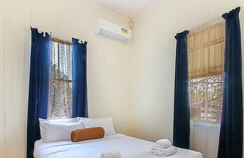 Woolloongabba Apartment | Walk to the ☆GABBA☆ Charming Character Home
