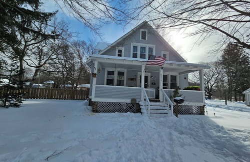 Marlinton House | Walk to the Greenbrier River and bike trails. Close to Snowshoe resort!