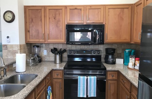 Lake Havasu City Condo | Walk to the lake ~ Cozy Condo