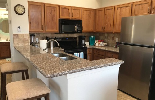 Lake Havasu City Condo | Walk to the lake ~ Cozy Condo