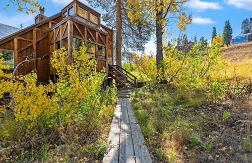 Bear Valley House | Walk to the Lake Amazing 5 Bedrm - VH#343 by Bear Valley Vacation Rentals