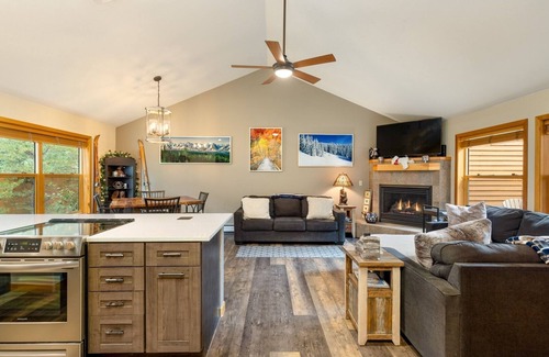 Mountain House House | Walk to the Lifts/Private Garage/Hot Tub Access/Custom Kitchen