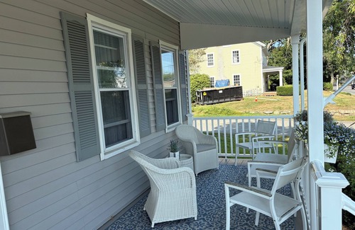 Narragansett House | Walk to the seawall, enjoy the amenities of the Pier and 2 beach passes!