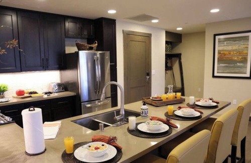 Truckee Villa | Walk to the Slopes - Sleeps 8 in Luxury