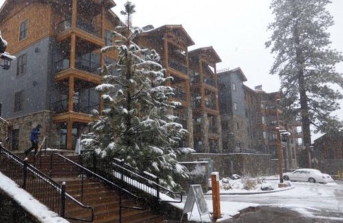 Truckee Villa | Walk to the Slopes - Sleeps 8 in Luxury