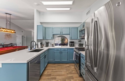 La Buena Vida House | Walk To The Stadium with Pool, Putting Green, & Pool Table & Great Location