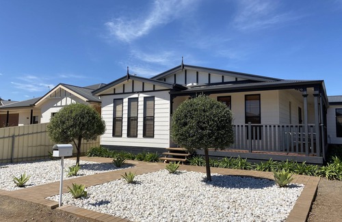 Moonta Bay House | Walk to the Stunning Simms Cove Beach – Just Minutes Away