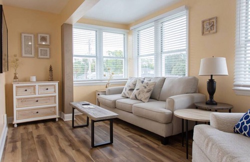 Jacksonville Beach House | Walk to the beach! Heart of Jax Beach!