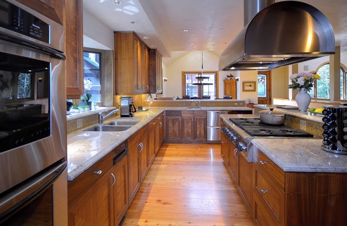 Aspen House | Walk to town! 4 bdrms all king beds. Great ski house w/hot tub near Snyder Park