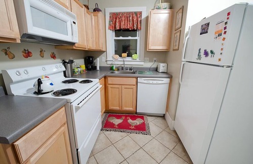 Saint Joseph House | Walk to town & Silver Beach, All fall available.