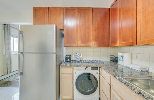 Skokie Condo | Walk to Train: Convenient Skokie Condo!