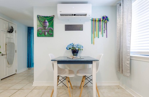 Central Carrollton Association Apartment | Walk to Tulane and Streetcar Les Chambres de NOLA