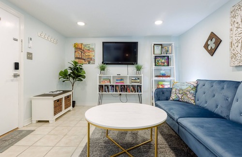 Central Carrollton Association Apartment | Walk to Tulane and Streetcar Les Chambres de NOLA
