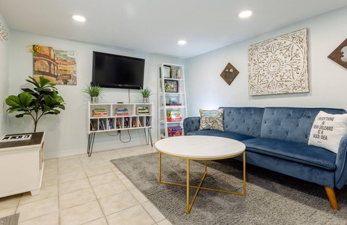 Central Carrollton Association Apartment | Walk to Tulane and Streetcar Les Chambres de NOLA