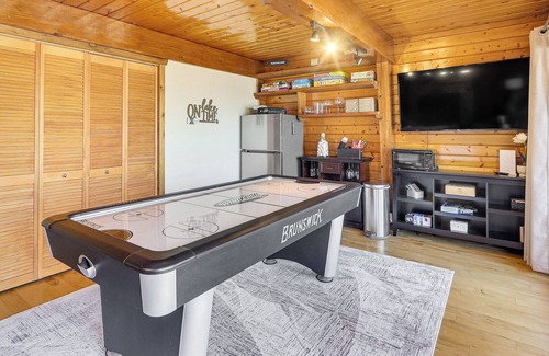 Manhattan Cottage | Walk to Tuttle Creek Lake: Secluded Scenic Retreat