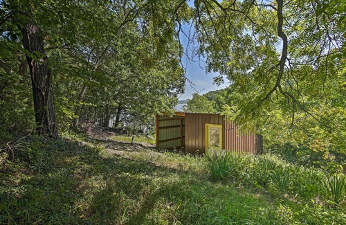 Manhattan Cottage | Walk to Tuttle Creek Lake: Secluded Scenic Retreat