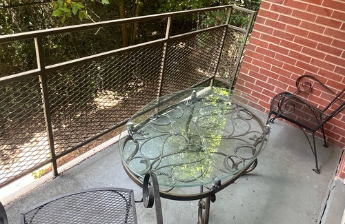 Athens Condo | Walk to UGA: 2-bedroom condo in fabulous Athens