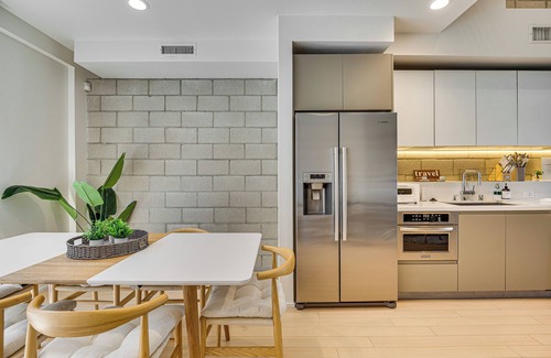 Los Angeles House | Walk to Universal Studios: Loft-Style LA Home
