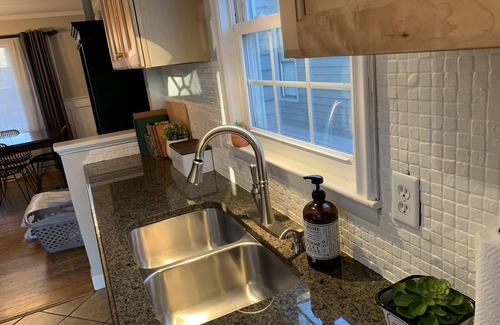 Biddleville House | Walk to Uptown-Charming Renovated Cottage in Great Location Overlooking the Skyline!