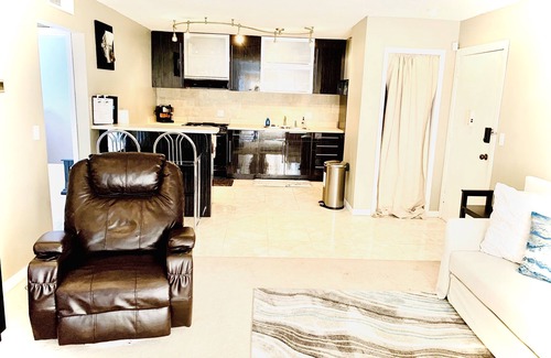 Gainesville Condo | Walk to VA, University of Florida, & Shands at UF