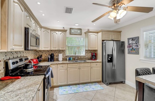 Naples Park House | Walk to Vanderbilt Beach! Private Heated Pool! Close to Mercato and Ritz Carlton