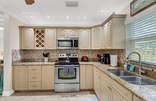 Naples Park House | Walk to Vanderbilt Beach! Private Heated Pool! Close to Mercato and Ritz Carlton