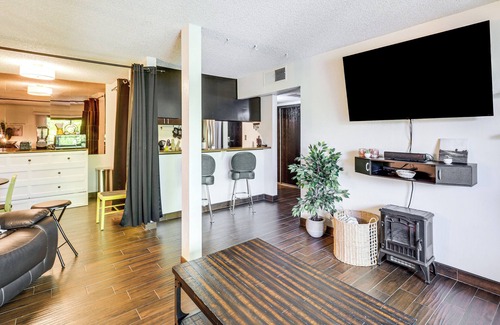 Reno/Tahoe Airport Condo | Walk to Virginia Lake: Reno Condo w/Balcony!