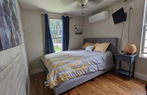 Springfield Apartment | Walk to Washington Park, Pet-friendly, Backyard