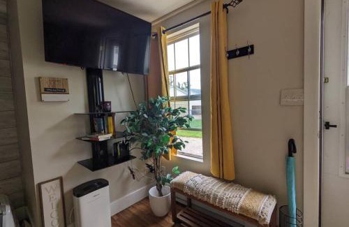 Springfield Apartment | Walk to Washington Park, Pet-friendly, Backyard