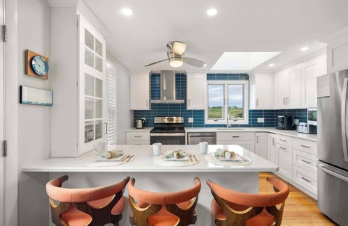 North Truro House | Walk to Water, Dazzling Sunsets on the Bay!