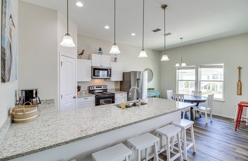 Rockport House | Walk to Water! Home w/Pool Access in Rockport