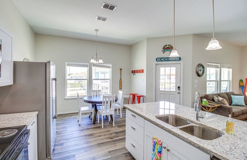Rockport House | Walk to Water! Home w/Pool Access in Rockport