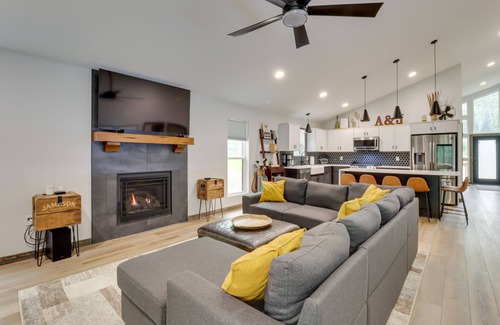 Lake Harmony House | Walk to Water Park: Split-Rock Resort Home w/Deck