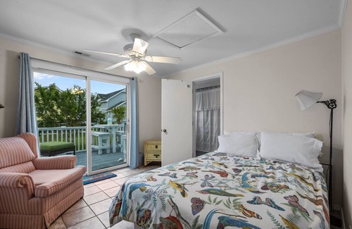 Morehead City Cottage | Walk to waterfront and the heart of downtown Morehead