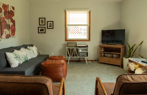 Alto Pass House | Walk to Weddings-Wineries-Trails, Family Friendly