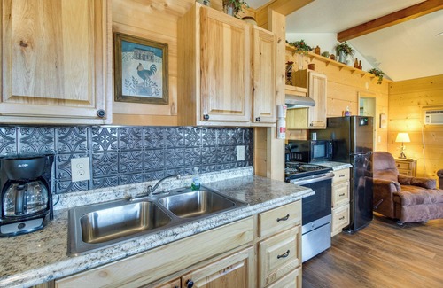 Mountain View Cabin | Walk to White River: Mountain View Family Cabin!