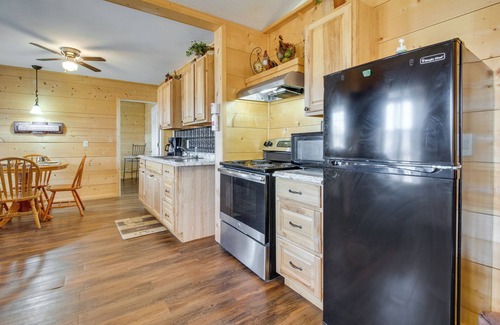 Mountain View Cabin | Walk to White River: Mountain View Family Cabin!