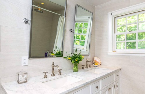 Sagaponack House | Walk to Wolffer Estate Vineyard down the street or bike 1 mile to Sag Main Beach