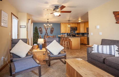 Downtown Leavenworth Condo | Walk to Xmas Lites, Festivities, Coaster, Free Parking, Grnd Floor Condo