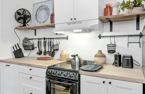 Columbia House | Walk West Cola Mini Pad | Tiny House | Shared Yard
