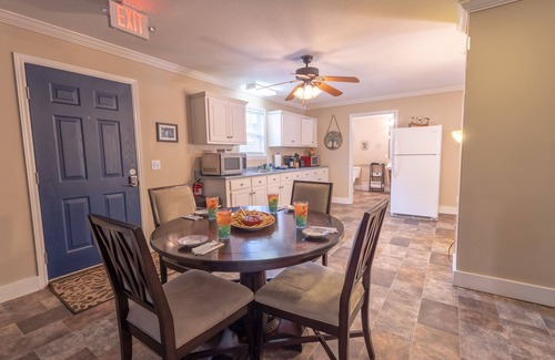 Mars Hill Cottage | Walk your dog to Mars Hill University and Town Center from the Cascade Cottage