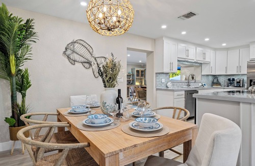 Deerfield Beach House | Walk2BEACH|HeatedPool|Spa|GamingRoom|Tikihut|Cove